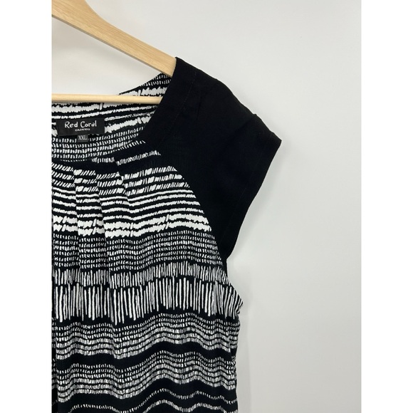 Red Coral Black White Abstract Striped Print Tee Blouse - Picture 4 of 6